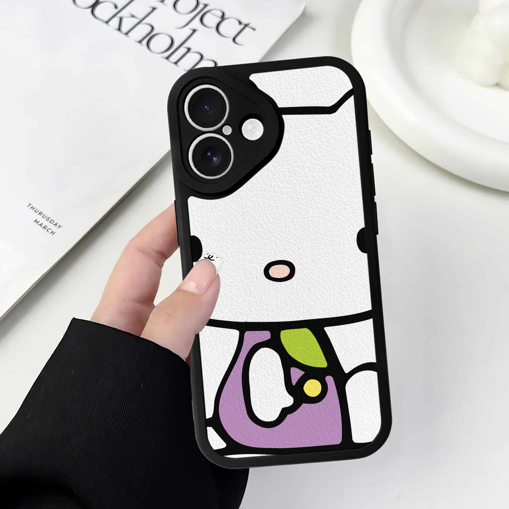 （画像用） Hello Kitty ハローキティ 【iPhone 16シリーズ対応】シリコンスマホケース（レザー調） 材質：シリコン